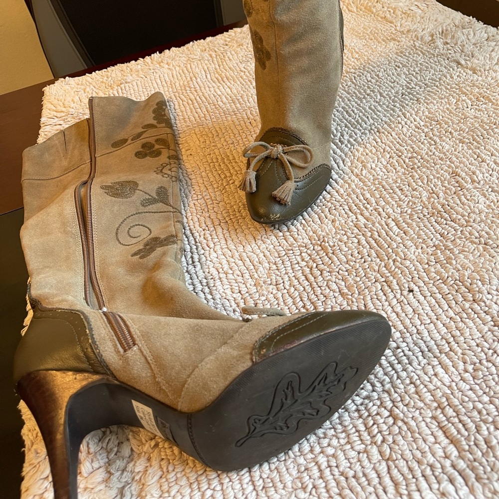Sexy suede and leather embroidered , flower design boots